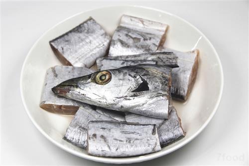 正儿八经的深海鱼，却被人们吃出了 “白菜价”，带鱼：好委屈
