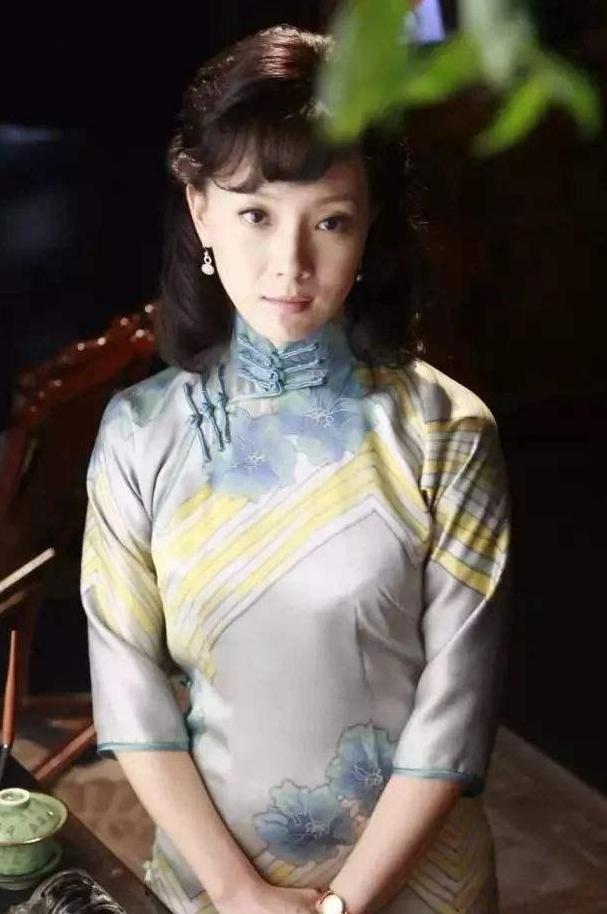 演员陈数嫁给了著名钢琴家，为了给“养子”母爱，她至今没有生育
