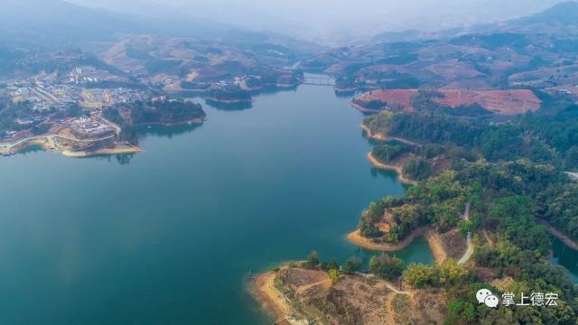 从500米高空俯瞰，德宏这个水库堪比千岛湖