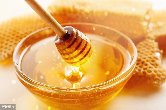 蜂蜜如何挑选？教你5招，挑到的都是纯正的好蜂蜜，方法很简单