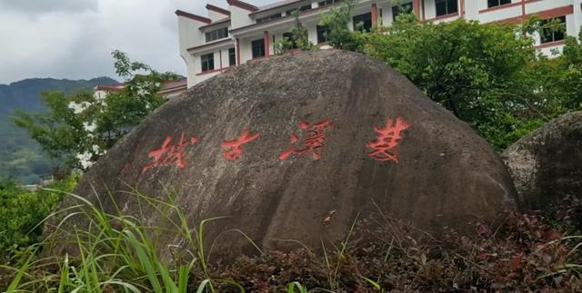 福建屏南真正千年古镇，青砖台门夯土墙，民风淳朴好休闲