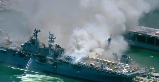 美军舰艇火灾频发！水兵为泄愤，点燃核潜艇，一把火烧掉7亿美元