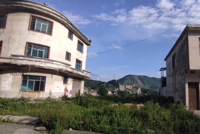 纳雍县普通乡镇，地质灾害居民紧急撤离，场镇空置多年好“凄凉”