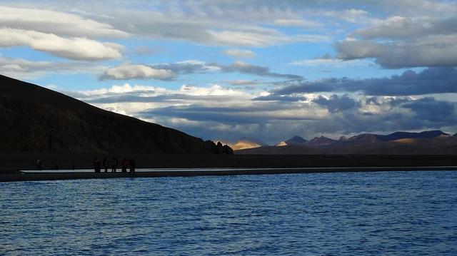 西藏旅游不佛系，全球最好咸水湖被称为天湖，美景背后有故事