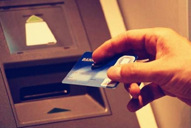 银行为什么总让储户到ATM机上取款？原来有这么多“猫腻”