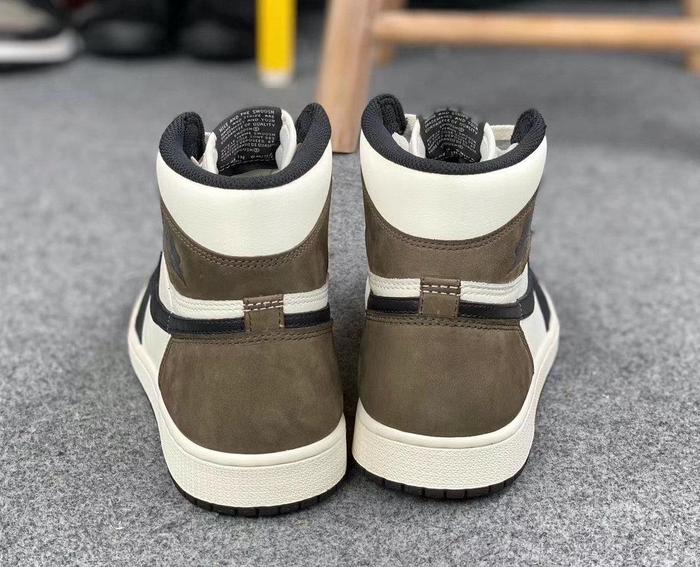 「小反勾」 Air Jordan 1 完整实物细节曝光！11 月发售！