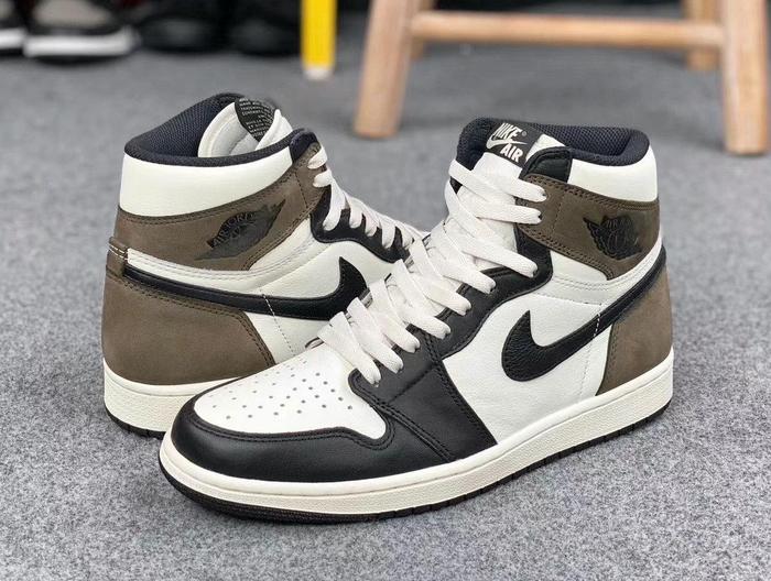 「小反勾」 Air Jordan 1 完整实物细节曝光！11 月发售！