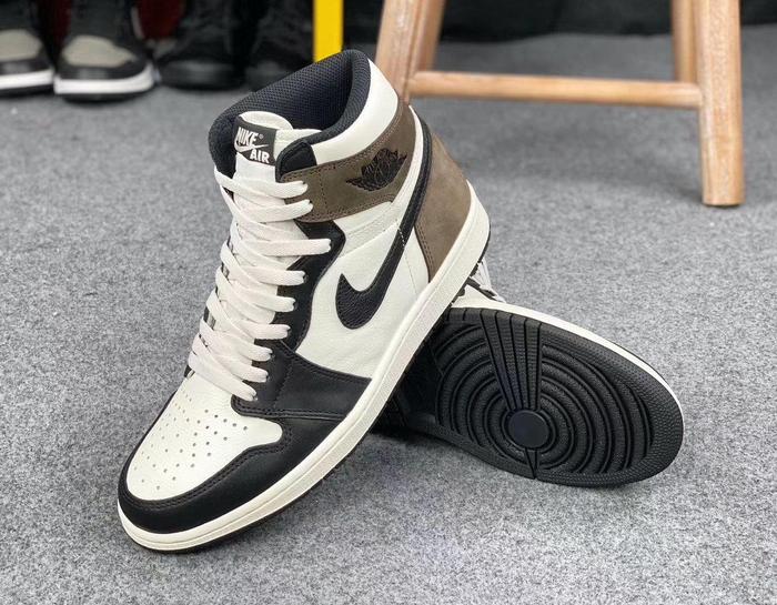 「小反勾」 Air Jordan 1 完整实物细节曝光！11 月发售！