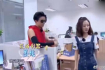 赵丽颖模仿吴亦凡《大碗宽面》,超级爆笑!
