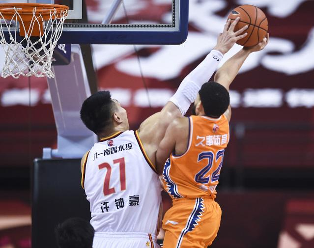 鞠明欣22+5麦卡勒姆14+8+7 上海演19分大逆转送军旅三连败