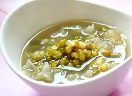 美食精选：越南春卷、羊肝菠菜鸡蛋汤、海草寿司、绿豆银耳羹