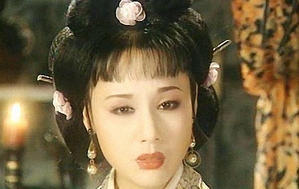 康熙为她哀叹，撞脸刘敏涛，而今完美女人却化作天人，徒留遗憾！