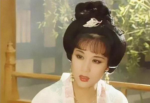 康熙为她哀叹，撞脸刘敏涛，而今完美女人却化作天人，徒留遗憾！