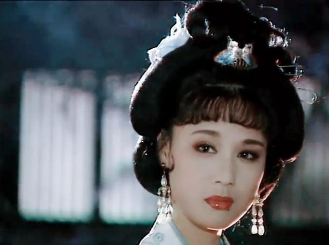 康熙为她哀叹，撞脸刘敏涛，而今完美女人却化作天人，徒留遗憾！