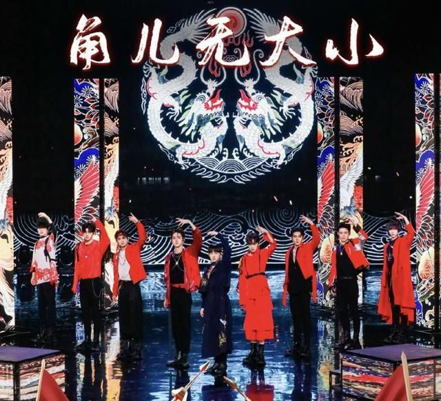 R1SE刘也练舞意外崴脚，打石膏向粉丝报平安，还不忘卖萌