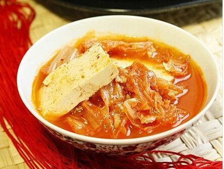 吃货美食：多彩串串烧、辣白菜豆腐汤、​​桃香翡翠的做法