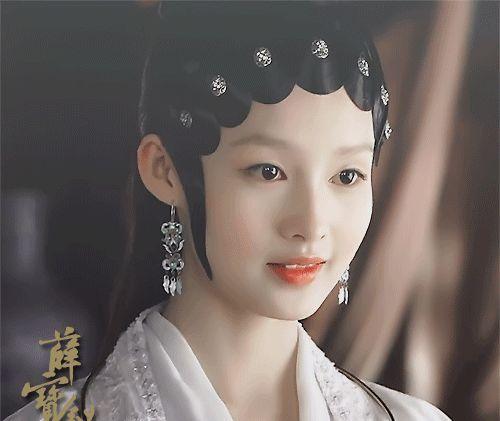 李沁在18岁出演薛宝钗，真的是最美薛宝钗呀！