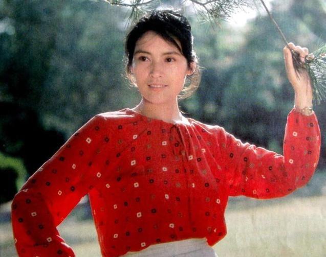 1980年《刑场上的婚礼》演陈铁军，宋晓英现实却嫁星二代低调幸福