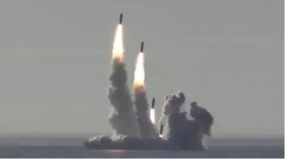 新“北风之神级”潜艇出山，直接发射4枚潜射导弹，剑指美国