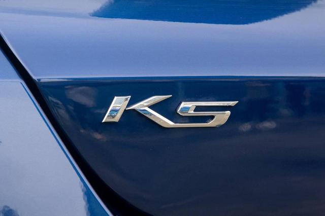拼颜值凯美瑞也得让位，起亚K5变轿跑，国产卖16万又来当炮灰？
