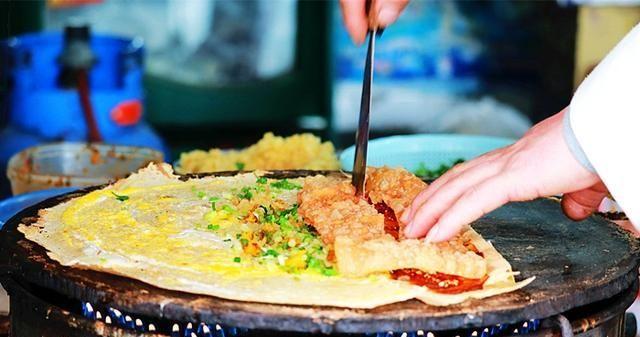 天津的煎饼果子和山东的杂粮煎饼，到底有什么不同，哪个更好吃？