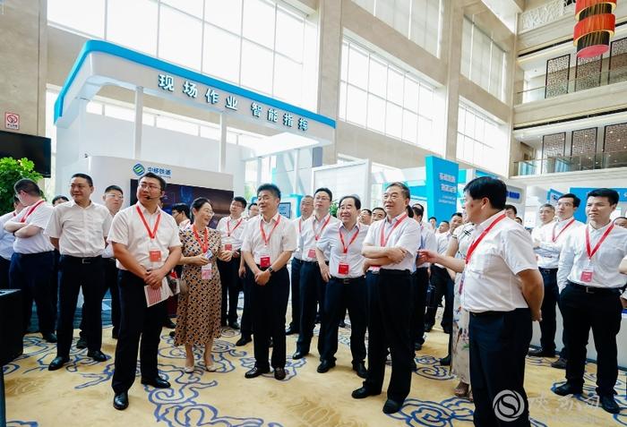 陕西铁路物流举办"智能铁路 智慧物流"高端论坛暨装备技术展览会