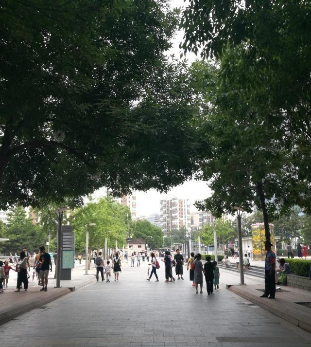 北京中关村西区盘点：不仅高楼林立，商业文化氛围也非常浓厚。