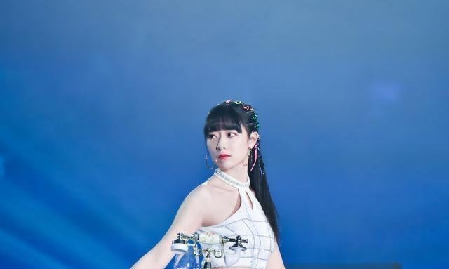 SNH48李宇琪：不会索取的孩子，大概都会遭人心疼吧！