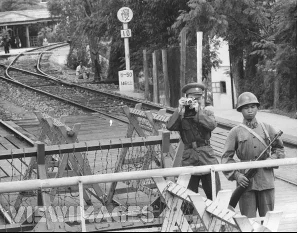 保卫冷战最前线：脚蹬时髦滑板鞋，香港中英街的最潮解放军