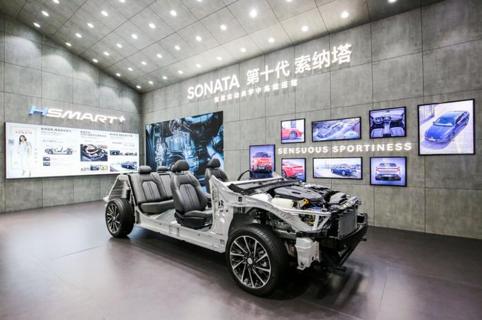 成都车展丨第十代索纳塔C位出道，北京现代展台惊喜连连