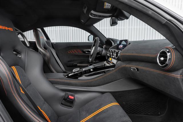 奔驰AMG GT黑色系列在欧洲上市，售价273万元，720马力，值得吗