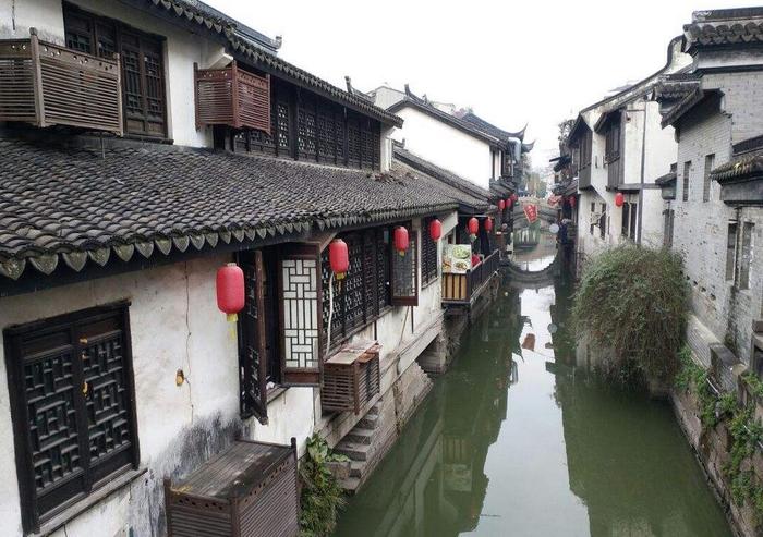 上海郊野江南的古典园林南翔古镇，如今的繁华地段小笼包一绝