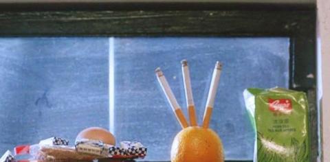 香港“监狱题材”电影中，犯人的伙食里都要配一个橙子？为什么？