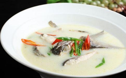 紫砂笋干老鸭煲、砂锅肥肠鸭、酸菜鹅块汤、滋补鱼头汤几道菜做法