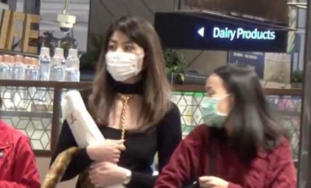 47岁陈慧琳过气了？逛超市全程无人认识，打扮时尚却被指家庭主妇