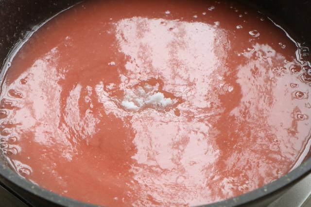 天热了，西红柿别炒鸡蛋，简单2步做成冰棍，清凉解暑，太好吃了
