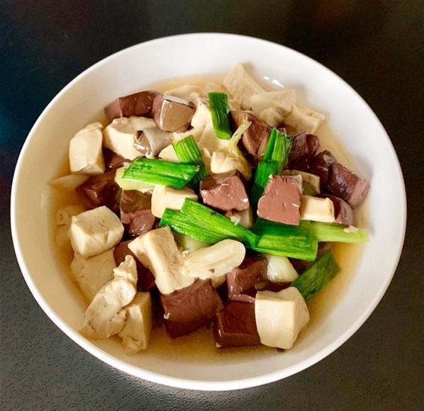 血块炒豆腐，炸鸡排，鱼香鸡丁的做法