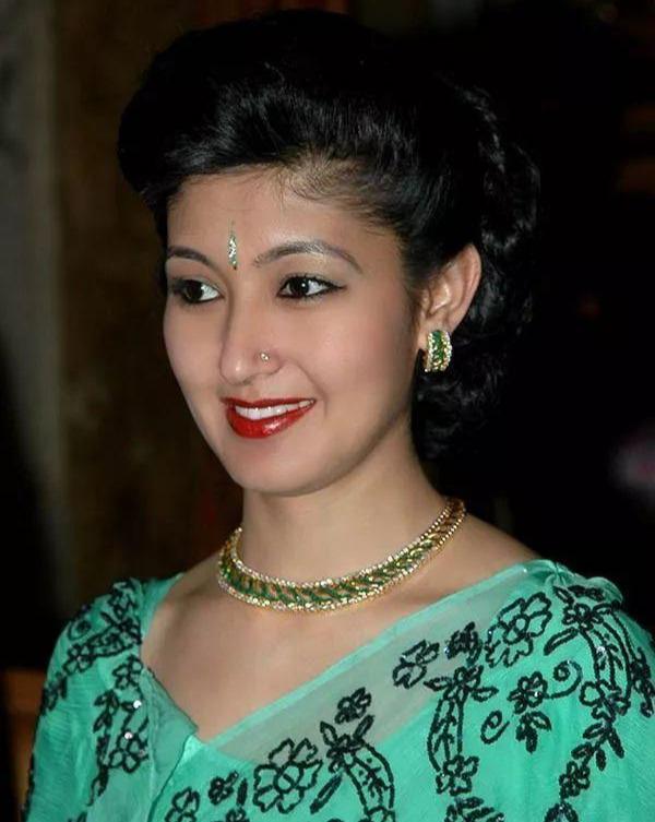 尼泊尔最美王妃出身印度贵族，08年沦为平民，她还会翻盘吗