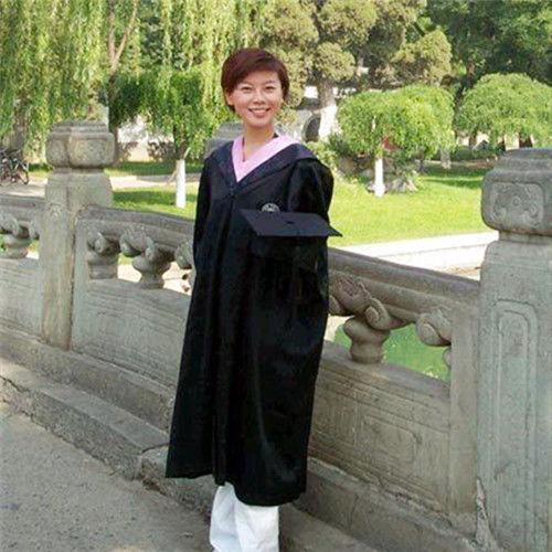 14年前，老师同学筹款助她赴美留学，她却转身嫁给美国人，入美籍