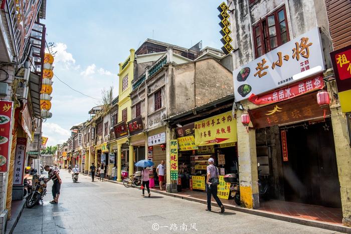 广东潮州有一个最有明清风情的古街，仿佛穿越到电影片场