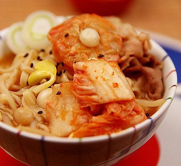 吃货美食：葱香藕片、韩式牛肉火锅面、黄豆酱蒸鱼的做法