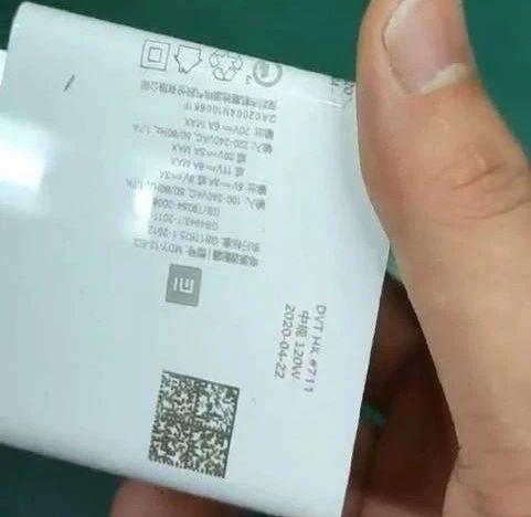 疑似华为Mate40 Pro钢化膜曝光；三星Note20系列或首发UWP技术