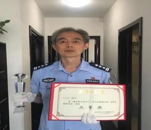 淮滨县交警大队杜士明同志在全省车驾管系统