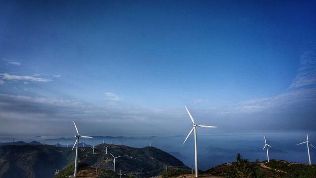 浙江很受欢迎的山，山上建有全国第四大风力发电场，不收门票