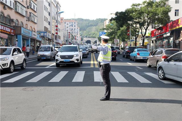 威海市交警支队：汇集文明合力，让城市“动脉”畅通起来