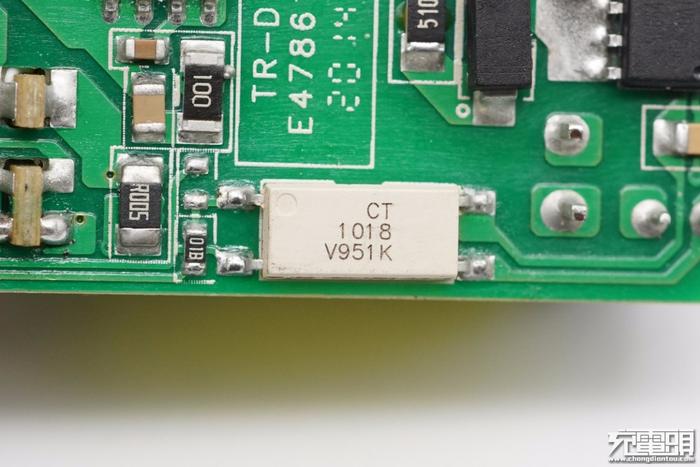 拆解报告：TORRAS图拉斯18W USB PD快充充电器CDRA26