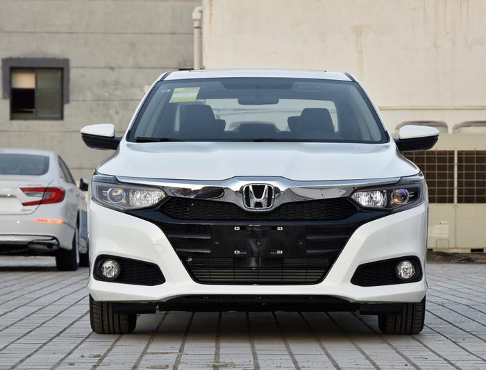 本田凌派燃油版长沙起售价不到8万元，轴距达2730mm！