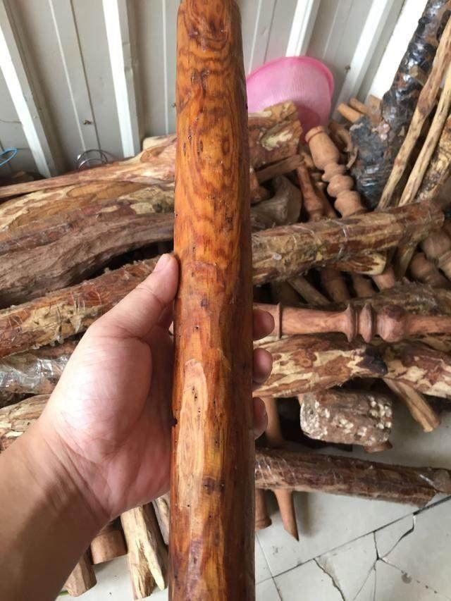 老人买下一根细长的木头，将其切割后，老板气坏了！