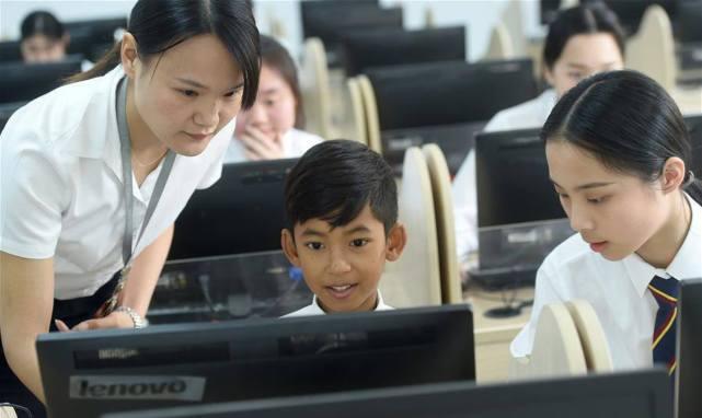 柬埔寨语言“小天才”逆转人生，拍片分享校园生活：很爱中国