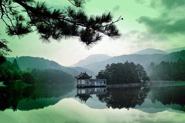 江西最值一览的景区，不是龙虎山和三清山，而是这座仙境般的名山